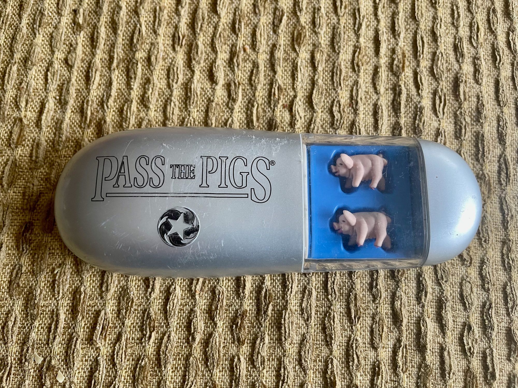 Pass the Pigs game
